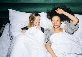 4 Arti Mimpi Menginap di Rumah Saudara, Sinyal Kurang Dukungan Emosional