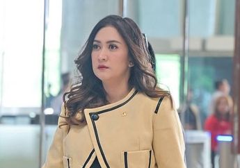 Cantik Effortless bak Boneka Barbie, Menawannya Gaya Nafa Urbach Saat Ngantor di Gedung DPR