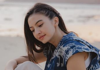 Kondangan di Korea Selatan, Raline Shah Tampil Elegan Berbalut Dress Biru nan Glamor