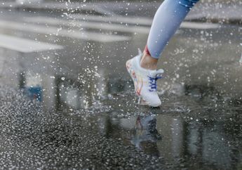 3 Arti Mimpi Mandi Air Hujan, Benarkah Pertanda Adanya Keberkahan dalam Hidup?