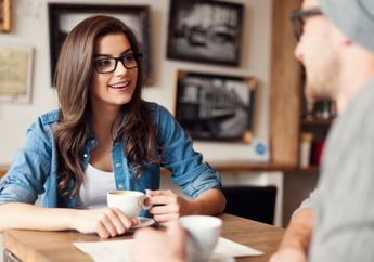 5 Shio Paling Betah Ngobrol Sama Pasangan, Ceritanya Bisa Sampai Berjam-jam