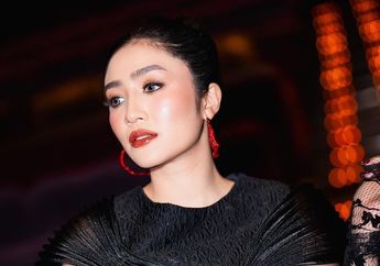 Cantiknya Pengantin Baru, Tengok Gaya Totalitas Serba Hitam Febby Rastanty Saat Premiere Film Baru