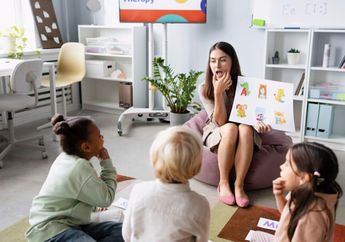 5 Shio Paling Berpotensi Jadi Guru Favorit, Pintar Mengambil Hati Anak Didik