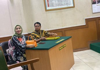 Datang ke Sidang Perceraian dengan Ferry Irawan, Venna Melinda Bawa Kedua Orangtuanya