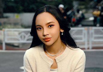 Berbalut Dress Belahan Tinggi Bertabur Kristal, Lyodra Ginting Banjir Pujian Netizen Saat Manggung