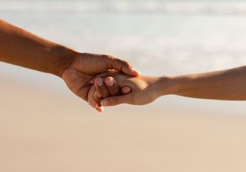 5 Shio Paling Suka Jaga Jarak dengan Lawan Jenis yang Bukan Pasangan Sah, Kamu Juga Gak nih?