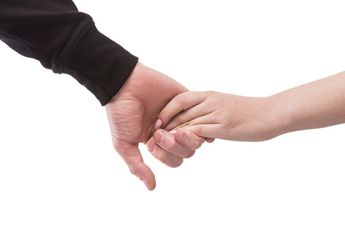 5 Shio Paling Hobi Skinship dengan Lawan Jenis, Tanda Genit?