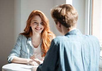 5 Shio Paling Suka Percaya Saran Teman Ketimbang Pasangan Sendiri, Apa Sih Alasan Mereka?