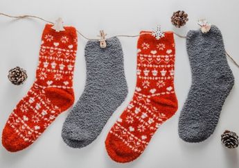 5 Arti Mimpi Memasang Kaus Kaki Natal, Lambang Positif atau Justru Negatif?