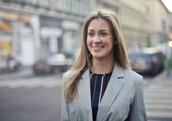 4 Arti Mimpi Dinas ke Luar Negeri, Firasat Baik untuk Karier!