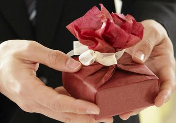 10 Ide Kado Tahun Baru untuk Orang Tua, Dijamin Suka!