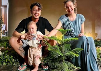 Pecinta Lingkungan, Nadine Chandrawinata Tanam Sendiri Pohon Natal di Depan Rumah, Lihat Penampakannya!