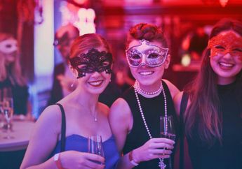 10 Ide Kostum Tahun Baru, Sesuaikan dengan Tema Pestamu yuk!