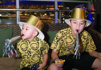 Gemasnya Rafathar dan Rayyanza Pesta Tahun Baru di Singapura, Akur Banget Mau Cium!