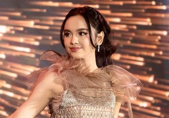 Manggung Tahun Baru 2025 di Bandung, Lyodra Tampil Serba Pink Ngejreng Kenakan Mini Dress Desainer