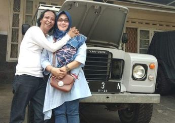 Tetap Jiwa Muda, Mandra Nikmati Masa Tua dengan Hobi Mobil Jeep Bareng Anak