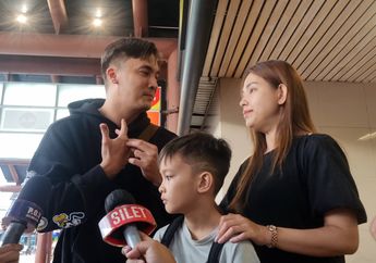 Berangkat ke Thailand Ditemani Lady Nayoan, Rendy Kjearnett Akan Bawa Abu Kremasi sang Ayah ke Jakarta