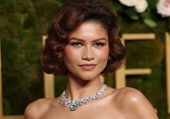 Gaya Glamor Zendaya dalam Golden Globe Awards ke-82, Mencuri Perhatian dengan Cincin Berlian di Jari Manis