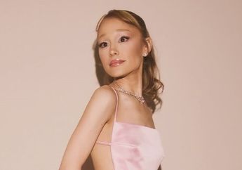 Ariana Grande Kenakan Gaun Givenchy Berusia 59 Tahun di Red Carpet Golden Globe ke-82