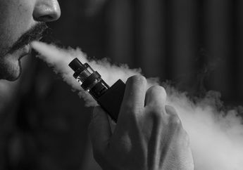 Benarkah Vape Lebih Aman dari Rokok Konvensional? Berikut Penjelasan Dokter Spesialis Paru