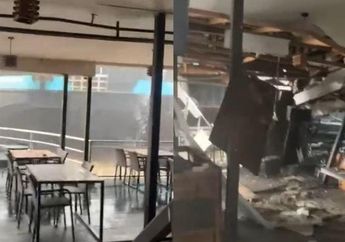 Viral, Detik-detik Kapal Tongkang di Samarinda Tabrak Kafe sampai Ringsek, Karyawan Panik