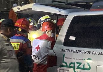 Hujan Deras Iringi Penemuan Dua Jenazah Korban Glodok Plaza, Langsung Diantar ke RS Polri Kramat Jati