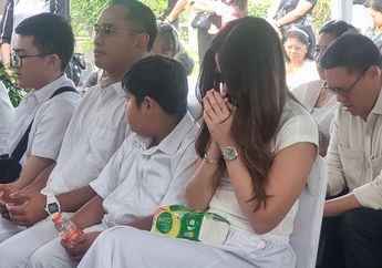 Nia Ramadhani Histeris Lihat Peti Mati Nenek Dikebumikan: Gak Bisa Lihat Muka Oma Lagi