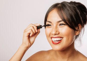 Cara Aman dan Mudah Membersihkan Maskara Waterproof, Jangan Asal Digosok!