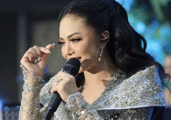 Megahnya Tampilan Krisdayanti Saat Nyanyi di Semarang, Kenakan Slit Dress Hitam Desainer Populer