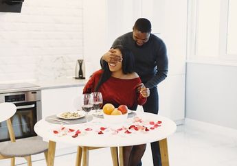 4 Ide Kado Valentine's Day Sesuai Elemen Zodiak, Berikan Hadiah Penuh Petualangan untuk Aries, Leo dan Sagitarius