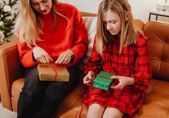 5 Ide Kado Valentine untuk Ibu Tercinta, Persembahan Terbaik untuk Sang Bunda