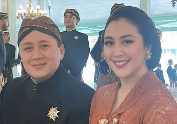 Potret Terbaru Sherina Munaf di Pura Mangkunegaran Solo, Tampil Anggun Berkebaya Panjang