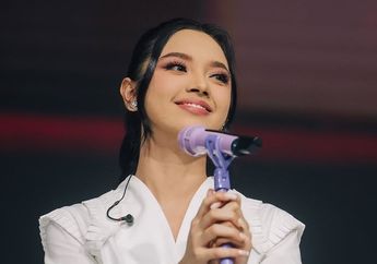 Pergi ke Hungaria Bareng Pacar, Lyodra Pamer OOTD Modis Kenakan Rok Pleated Mini