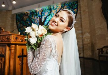 Heboh Tiba-tiba Upload Foto Pakai Gaun Pengantin, Sisca Saras eks JKT48 Galau &lsquo;Tak Berakhir Sama&rsquo;