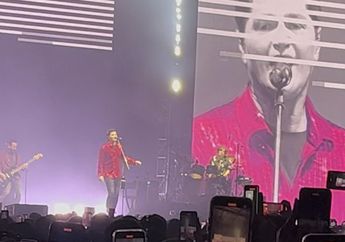 Vokalis The Script Peluk dan Cium Penggemar, Begini Romantisnya Konser Satellites World Tour di Malam Valentine