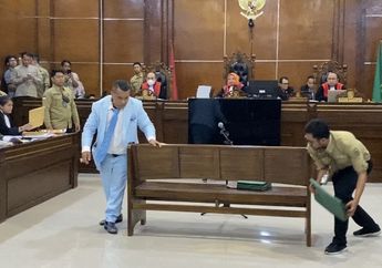 Kronologi Hotman Paris Tumbang di Persidangan, Diajak Ngobrol Tak Nyambung hingga Dilarikan ke RS