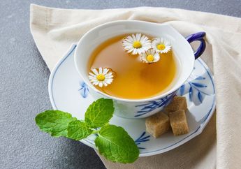 Lebih Sehat Minum Es Teh atau Teh Hangat untuk Buka Puasa Ramadan 2025?