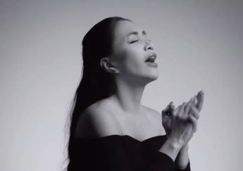 Tangis Denada Pecah, Dipertemukan dengan Orang yang Bantu Beli Rumahnya Saat Butuh Uang