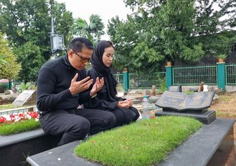 Doddy Sudrajat dan Mayang Ziarah ke Makam Vanessa Angel, Ritual Wajib Sambut Ramadan