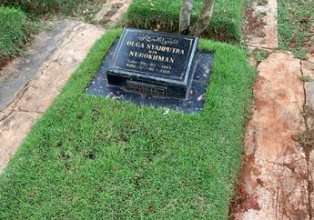 Jelang 10 Tahun Kepergian Olga Syahputra, Ini Artis yang Sering Ziarah ke Makam