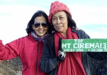 Ini Foto Terakhir Lilie Wijayati dan Elsa Laksono Sebelum Meninggal Dunia, Pasang Plakat Kenang Sahabat yang Juga Wafat di Puncak Carstensz