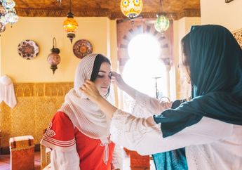 Tips Make Up Anti Luntur, Bikin Halalbihalal Lebaran ke-2 Makin Cantik!