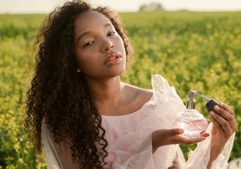 Berkelana dalam Lima Wewangian Mewah Koleksi Terbaru Anna Sui, Desain Mewah dan Timeless