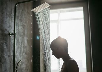 Arti Mimpi Mandi Tengah Malam, Simbol Pembersihan atau Ada Tanda Tersembunyi Lain?