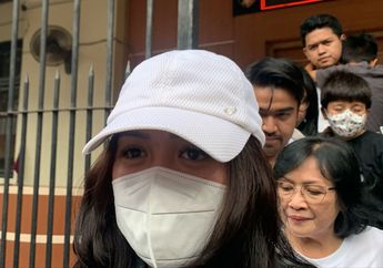 LM Bawa Adik-adiknya Jenguk Nikita Mirzani, Bawa Buket Bunga Mawar Merah untuk Hadiah Ulang Tahun