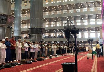 Jenazah Ray Sahetapy Disalatkan oleh Ribuan Jamaah, Raya Sahetapy Ucap Syukur