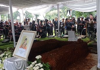 Titiek Puspa Dimakamkan di TPU Tanah Kusir, Pusara sang Legenda Disematkan Tulisan Ini