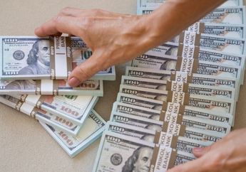 7 Arti Mimpi Uang Palsu, Pertanda Akan Alami Penipuan atau Peluang Baru?