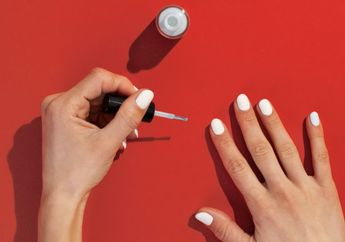TIps Menghapus Kuteks Gel Tanpa Khawatir Merusak Kuku, Siapkan 4 Item Saja!