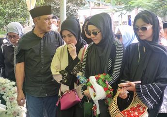  Ibunda Cici Paramida Dimakamkan Satu Liang Lahat dengan 2 Jenazah Keluarga, Ini Alasannya